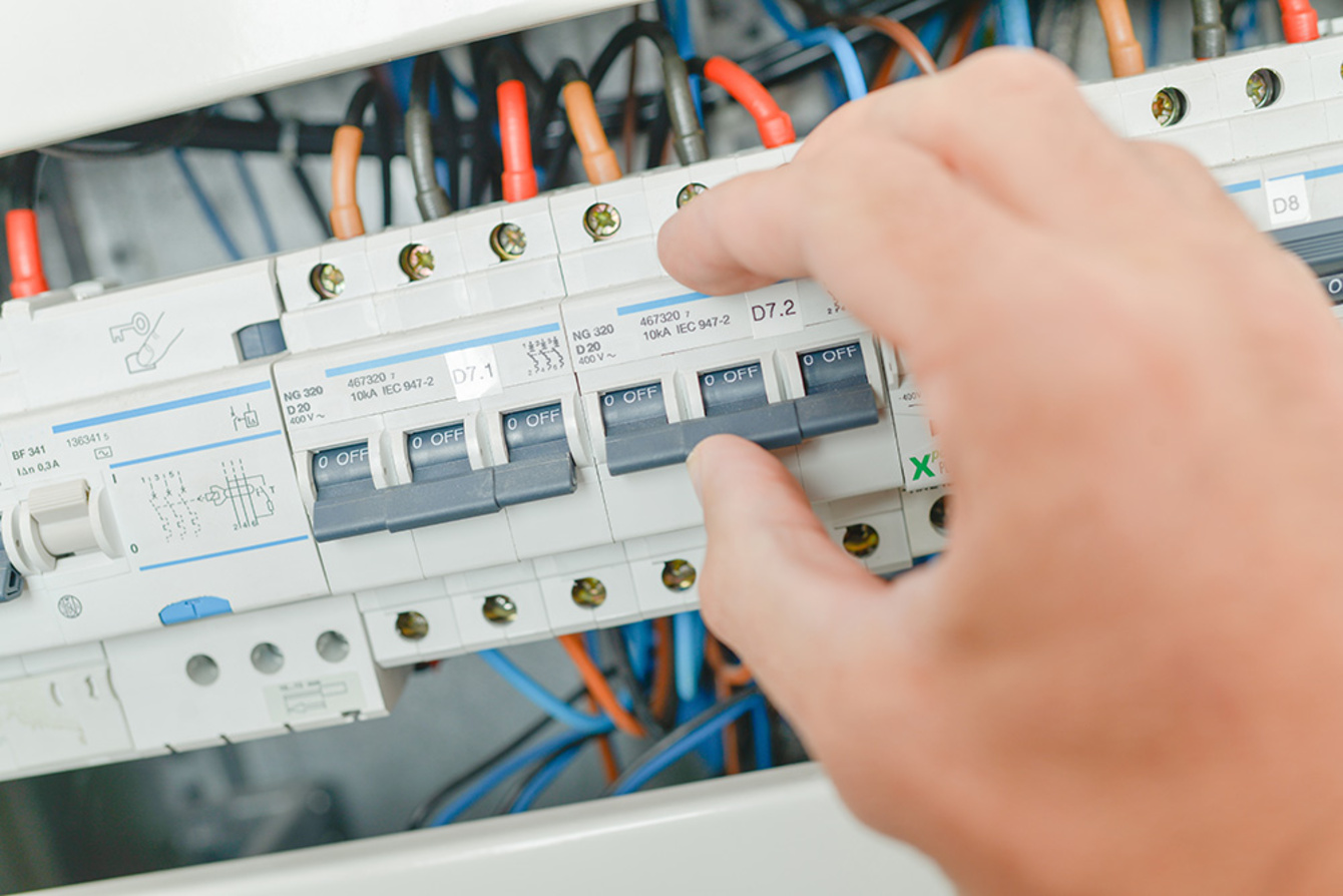 Elektro­installation bei EATK GmbH in Ascholding